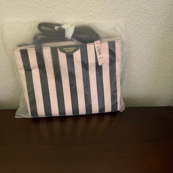 Assortments new VS and PINK TOTES - Picture 15 of 15